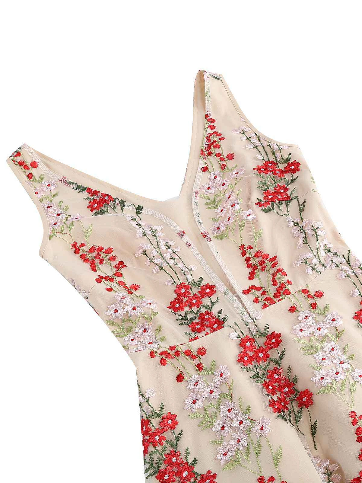 1950s Embroidered Floral V-Neck Swing Dress - Image 4