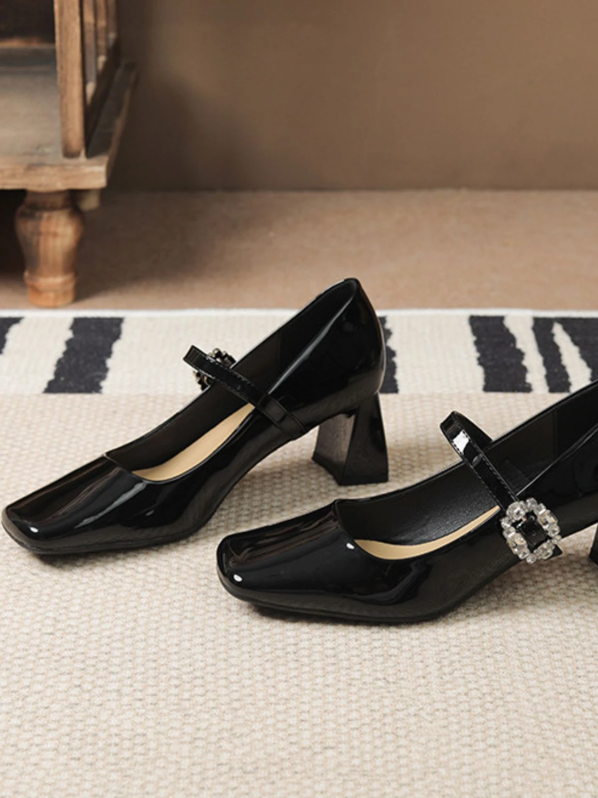 Retro Glossy Leather Chunky Heel Shoes - Image 2